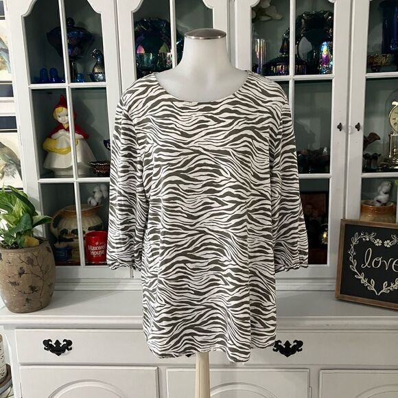 Chico’s  Zebra Print Top  Sz Large - Picture 2 of 8